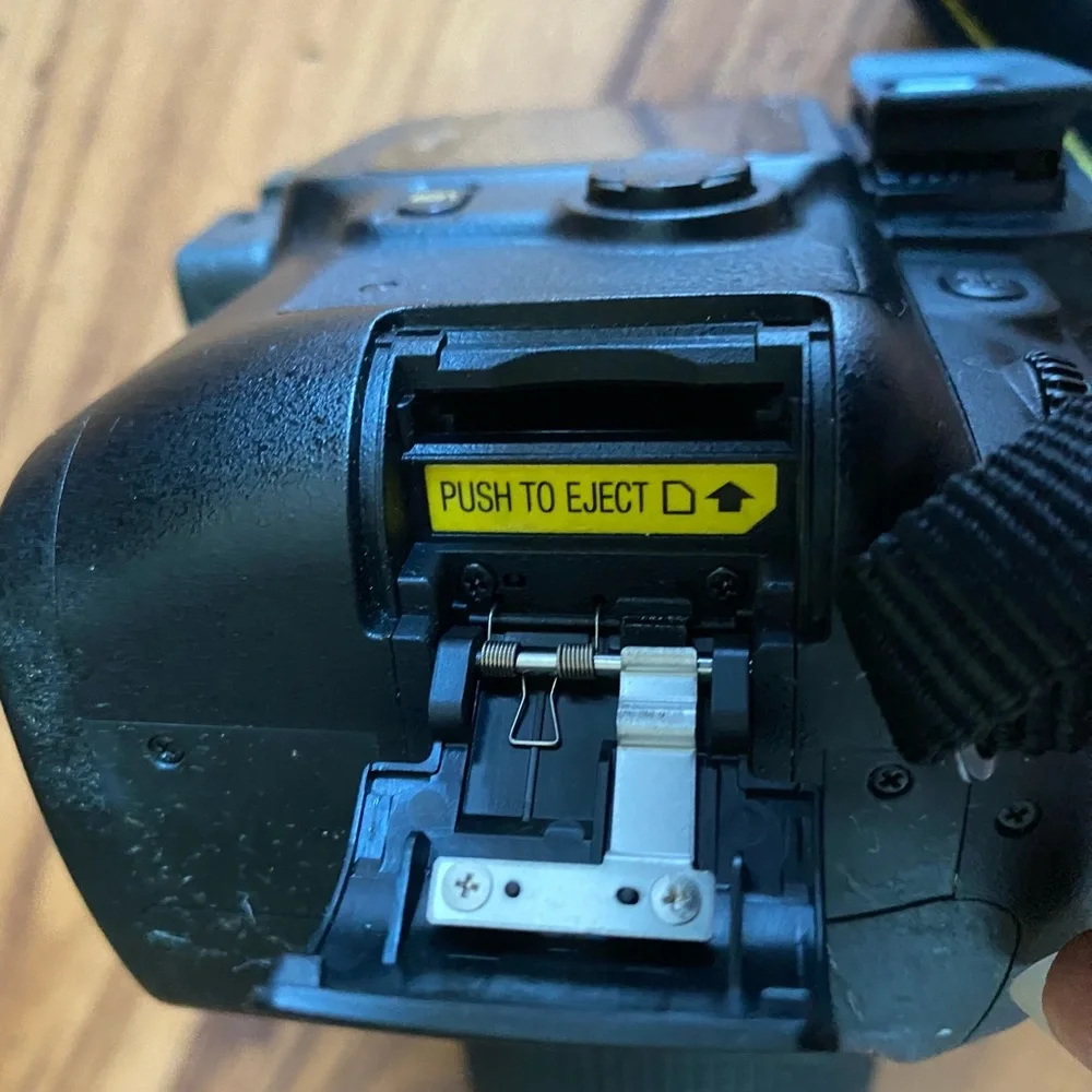 Nikon d50 selling